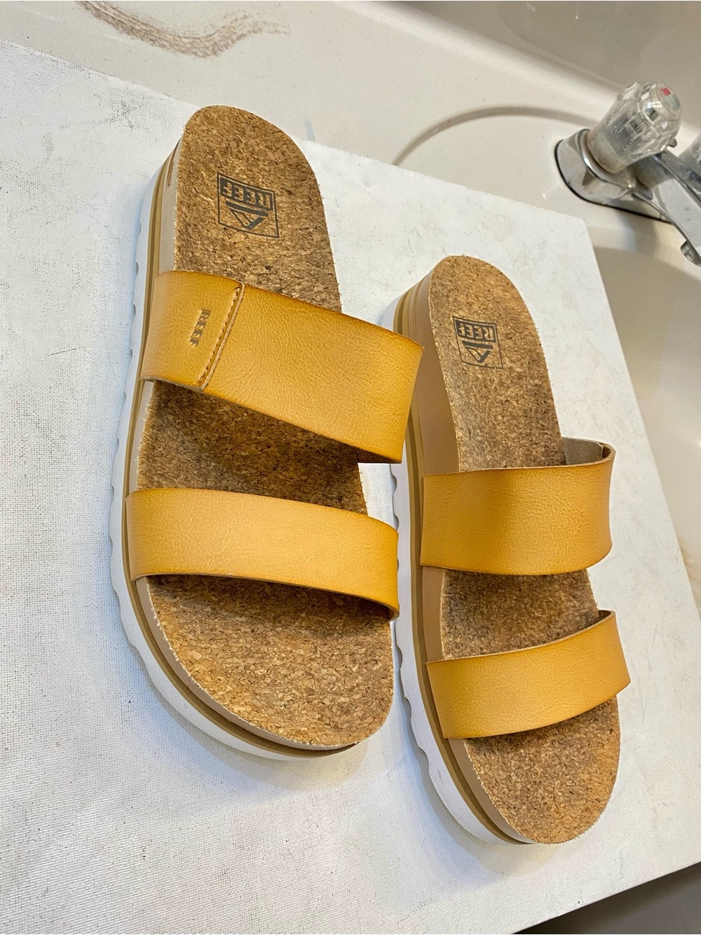 Reef Cushion Vista HI Women Size 20 good condition, good bottom clean interior